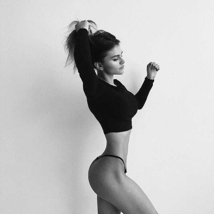 Valeria Orsini в платье