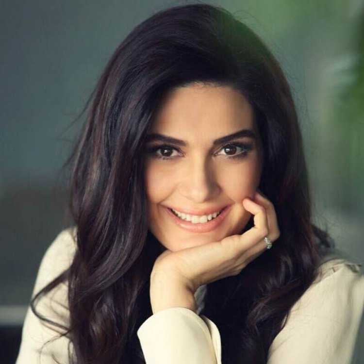 Бергюзар Корель актрисы Турции