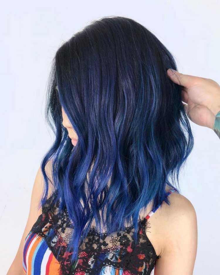Окрашивание с синими прядями