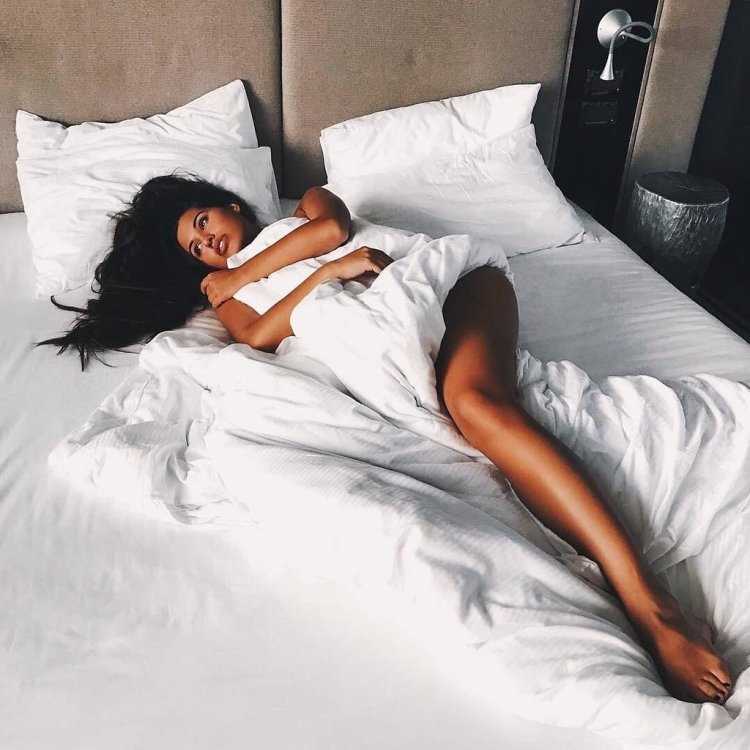 Фотосессия в белой простыне