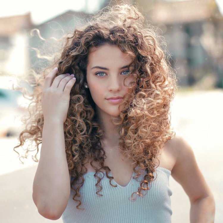 Катя Василенко кудри