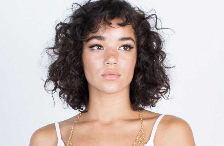 Волнистые волосы у девушек