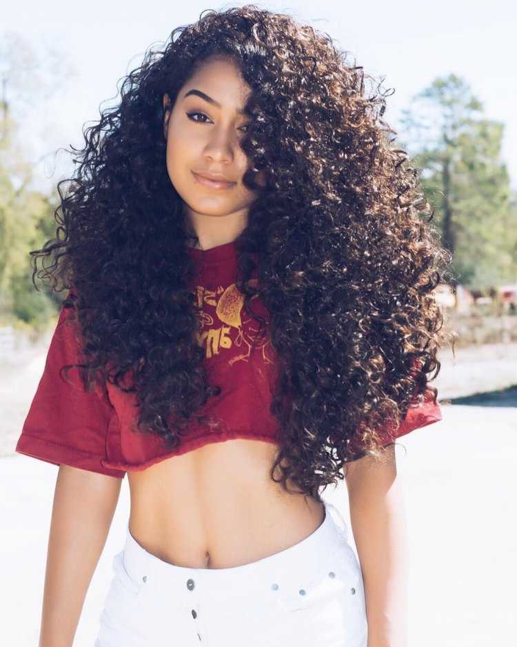 Латиноамериканские девушки с кудрями