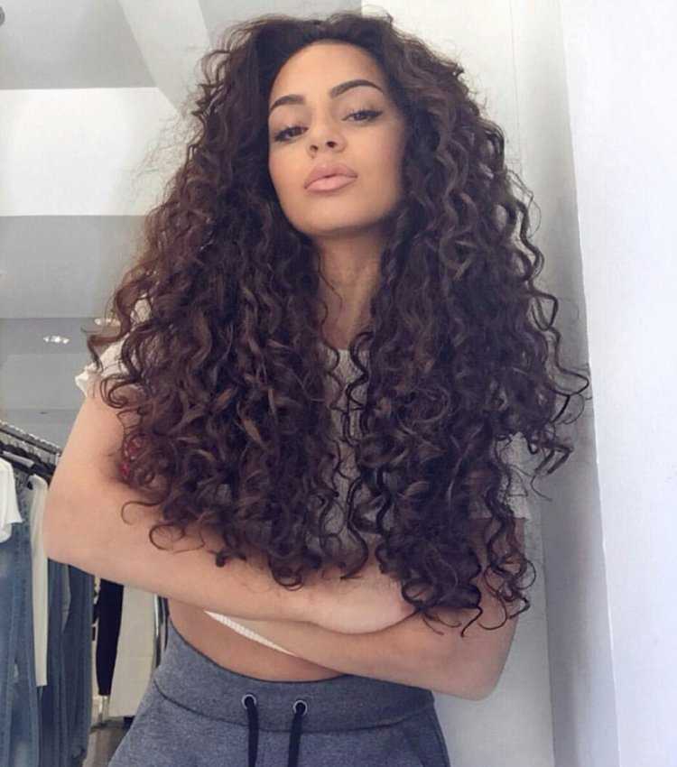 Девушки с кудрявыми волосами полненькие