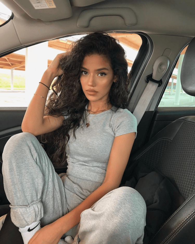 Инстаграм dinadenoire