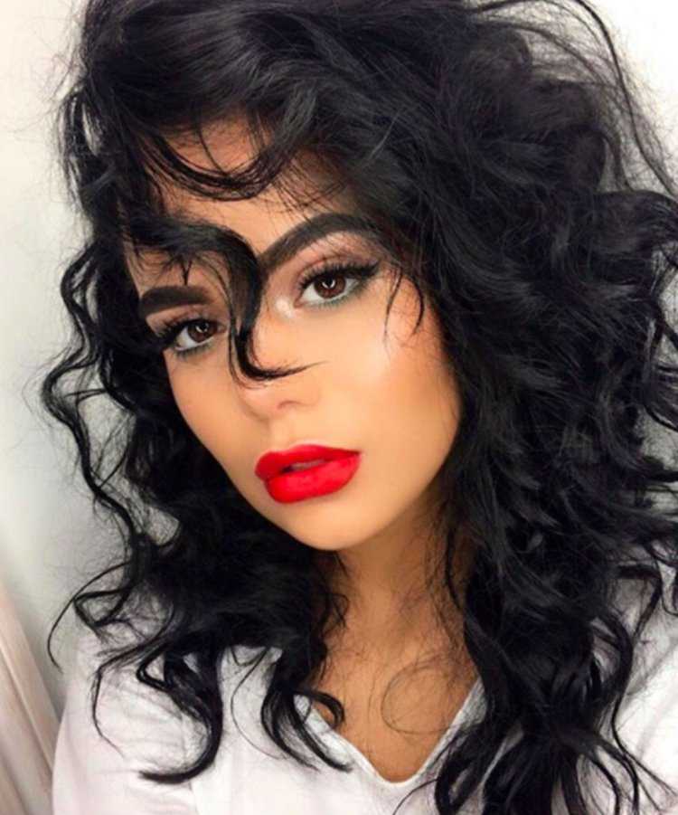 Макияж для брюнеток с длинными кудрявыми волосами