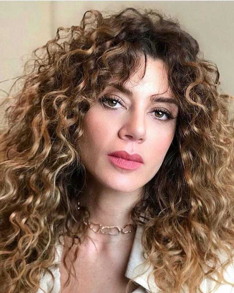 Юлия Александрова кудрявая