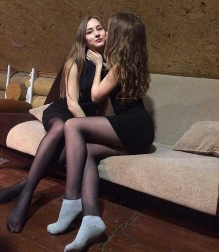 Подруги колготки молодые