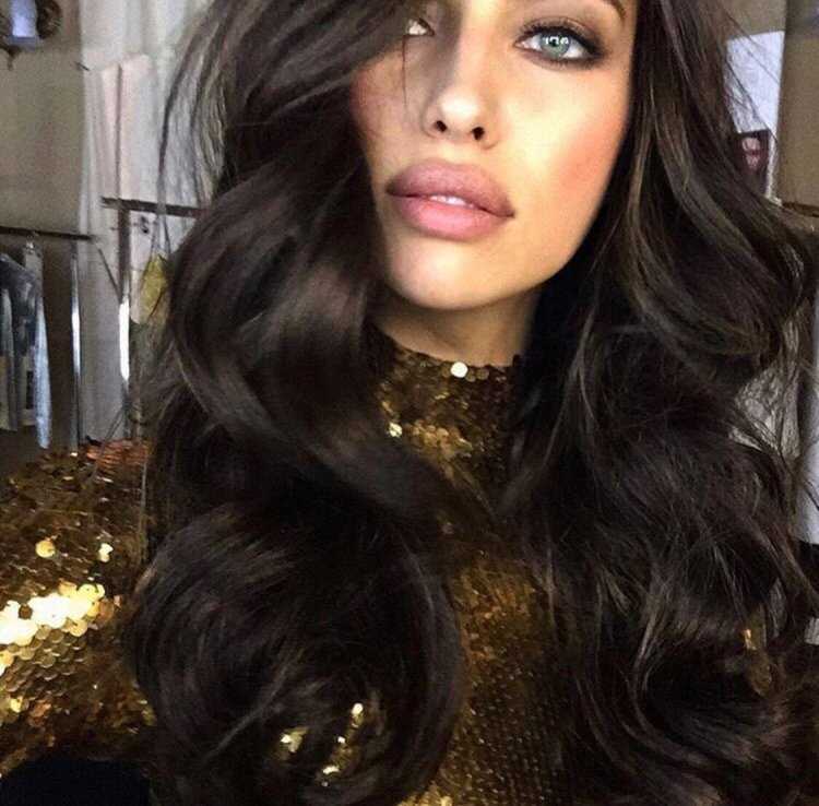 Ирина Шейк с кудрями