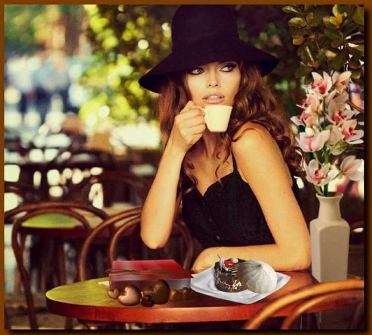 Девушка в шляпе в кафе