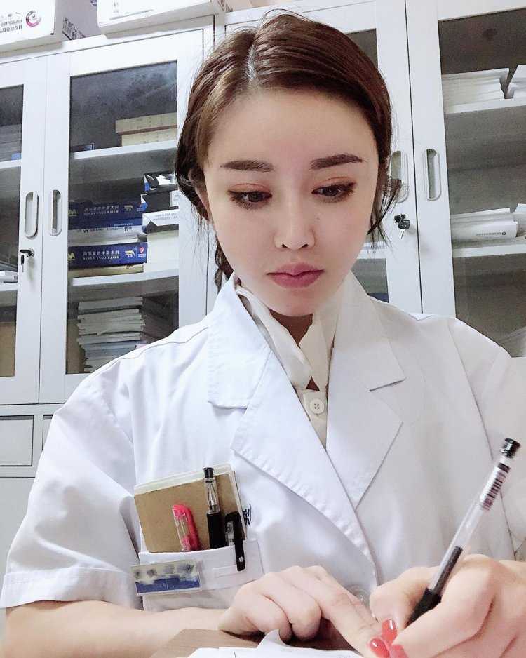 Юань Херон врач