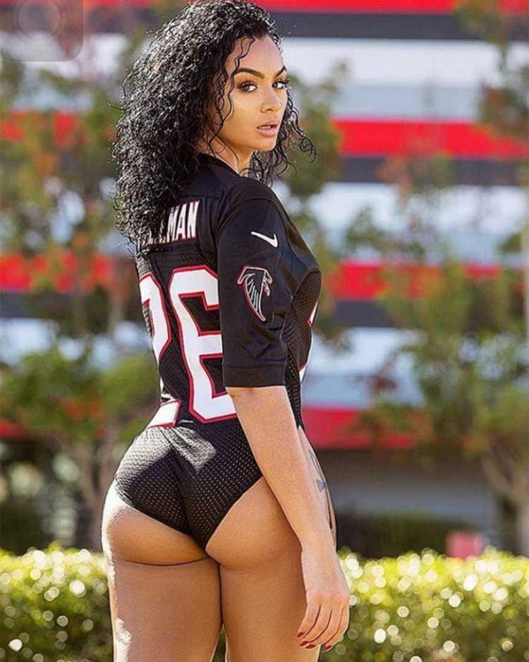 Тайя Кристиан Биг асс +21