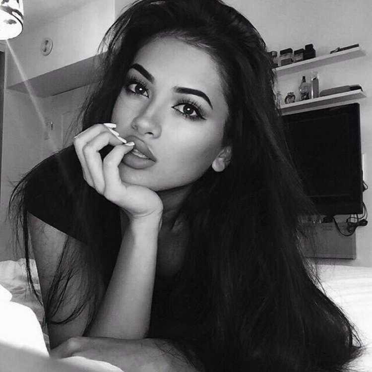 Красивые девушки с черными волосами