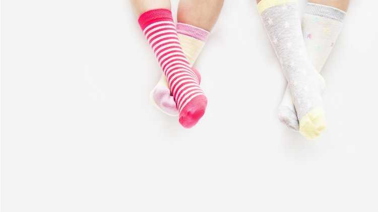 Девушки в носках
