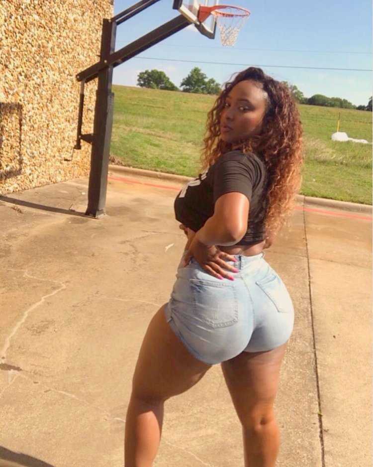 Ребекка big booty