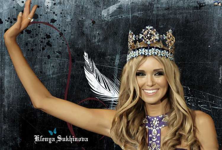 Корона Мисс Вселенная блондинка
