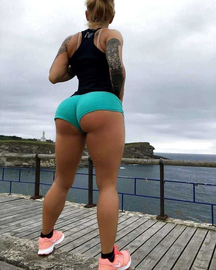 Tallulah Moon в бикини