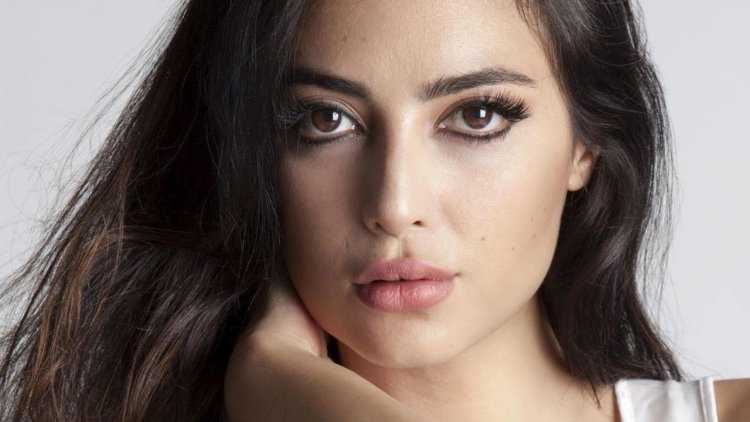 Ялова актриса Мелике