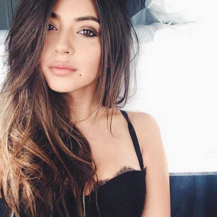 Брюнетки с карими глазами селфи