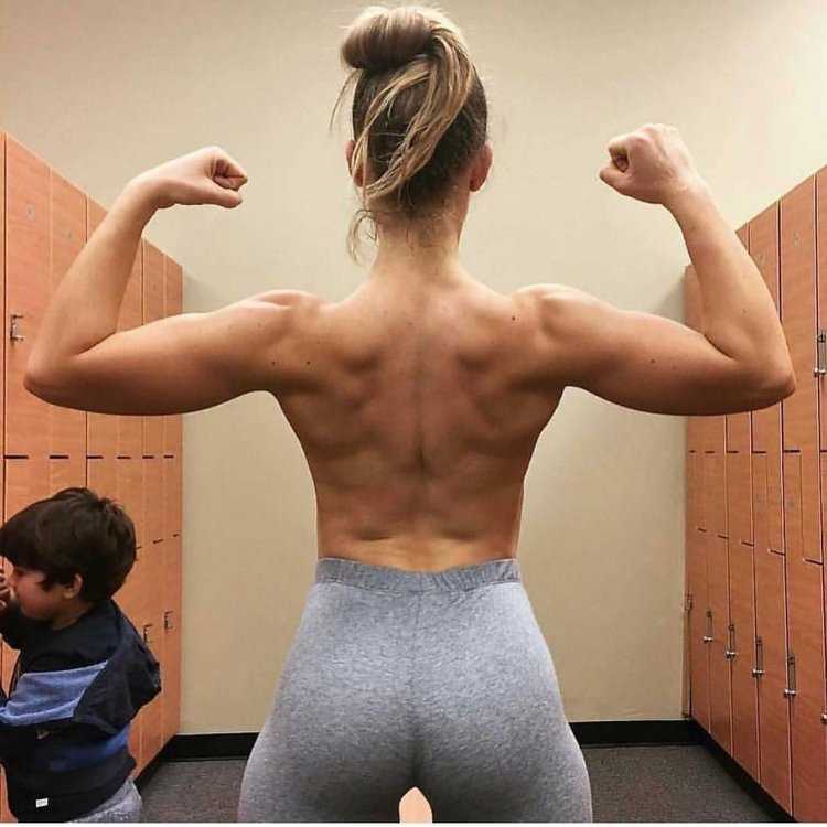 Соблазнительная накаченная спина