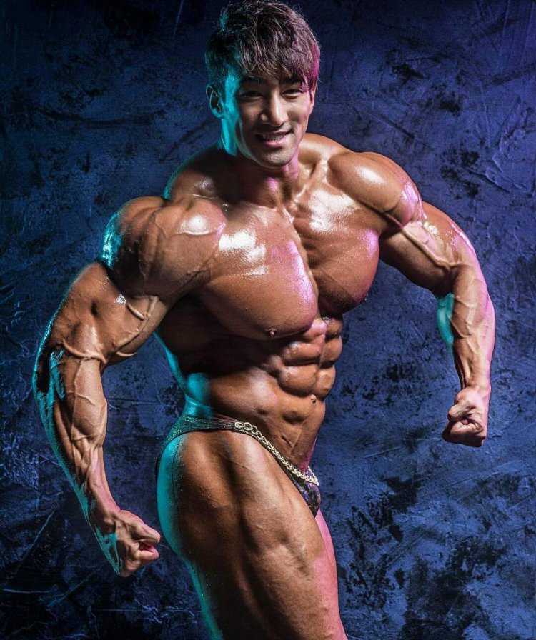 Накаченный китаец