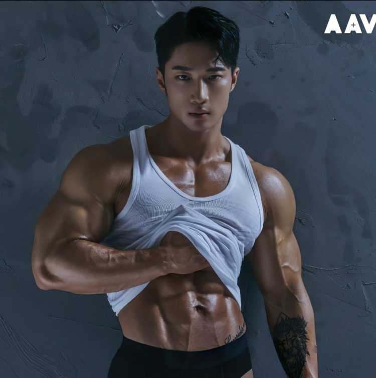 Накаченный японец