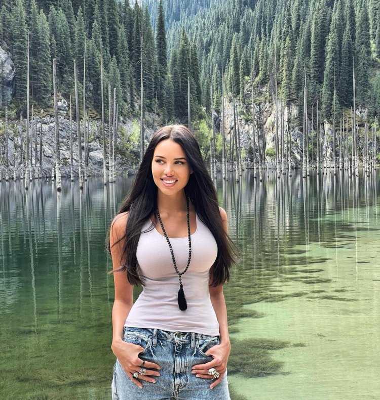 Лара Чжан бодибилдерша