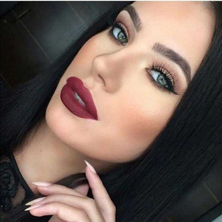 Матовая помада для брюнеток