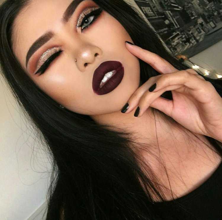 Макияж с темными губами