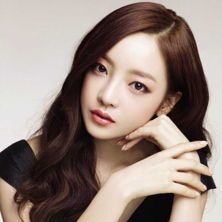 ГУ Хара певица