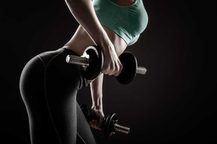 Девушка и фитнес