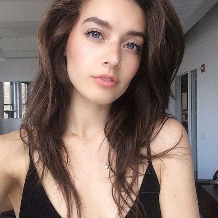 Джессика Клементс без макияжа