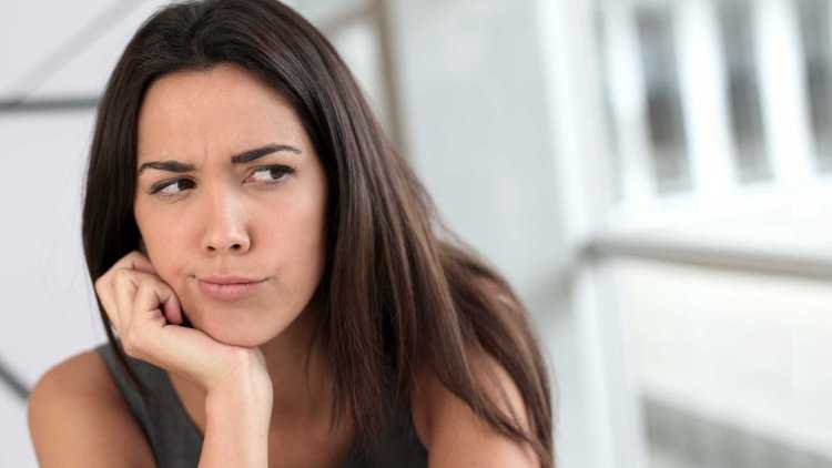 Девушка сомневается