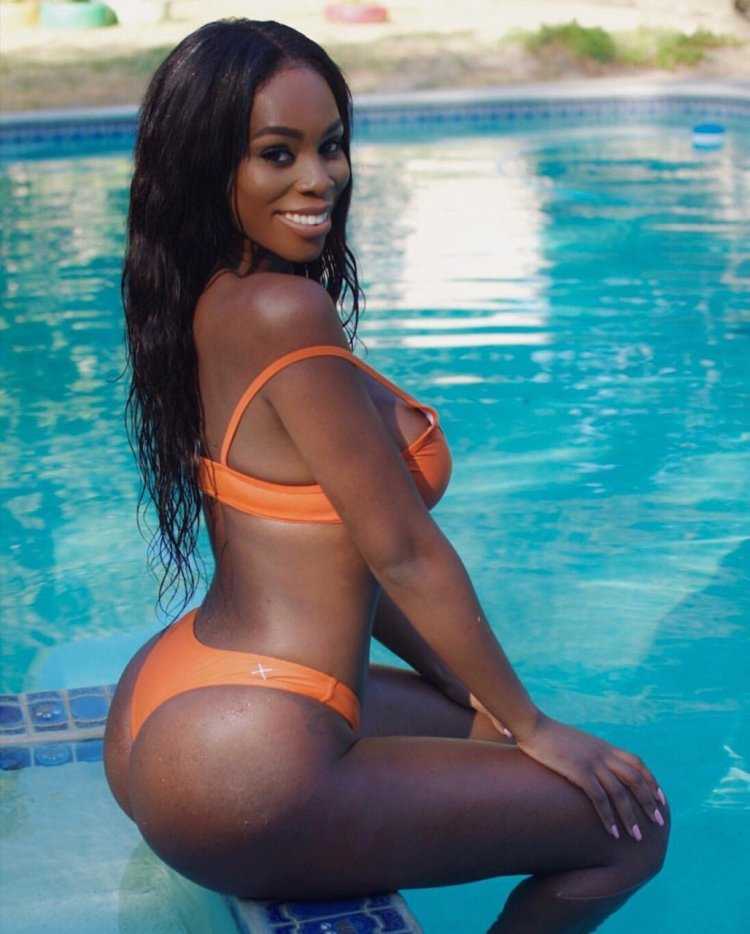 Чернокожая Lexxie Hart