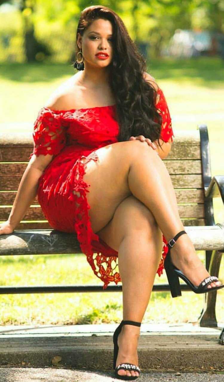 Памела Медина модель плюс