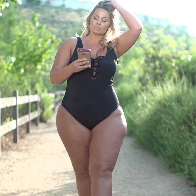 Широкие бедра в мини