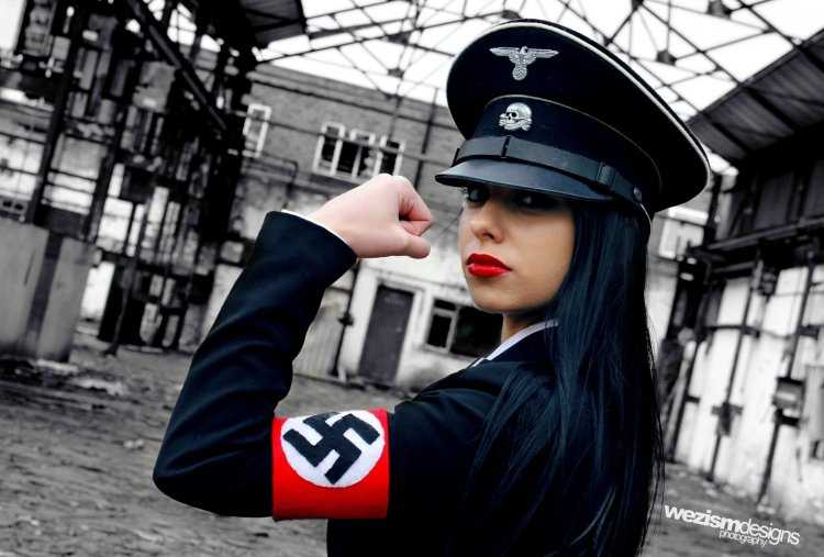 Девушки в немецкой форме