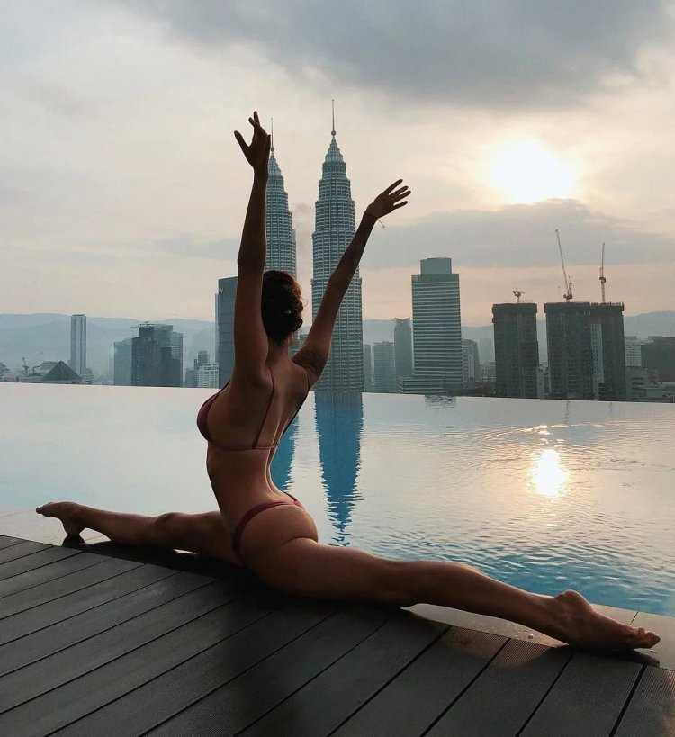 Красивый шпагат девушки