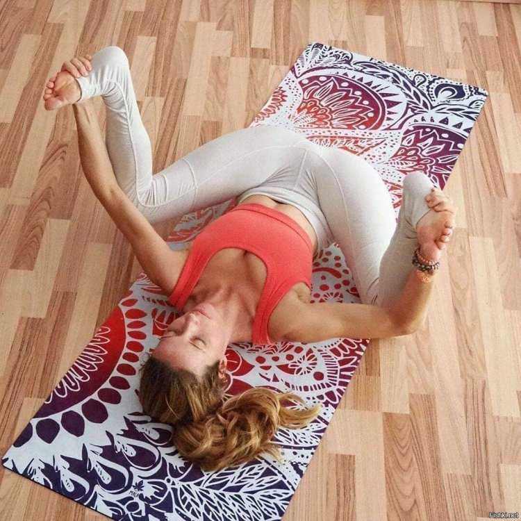 Шпагат в джинсах