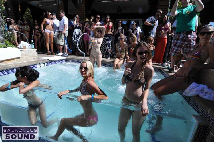 Вечеринка у бассейна