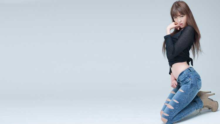 Lee Eun Hye в шортах обои