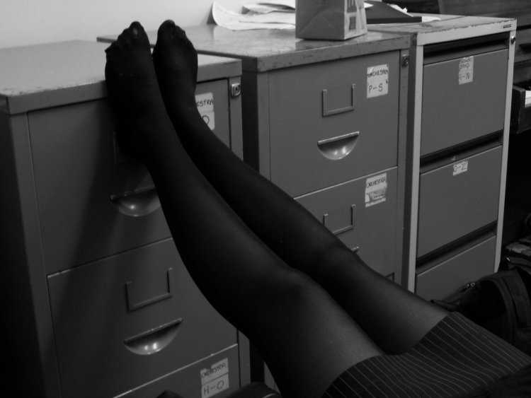 Ножки в кабинете