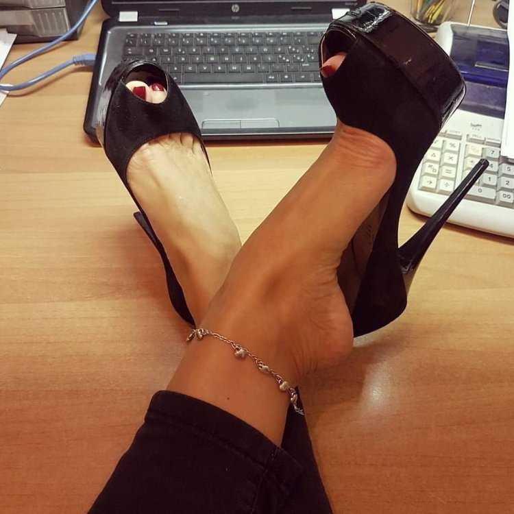 Селфи ноги в туфлях