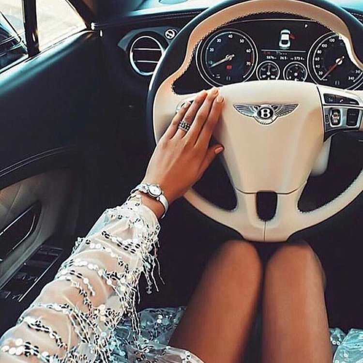 Богатая девушка