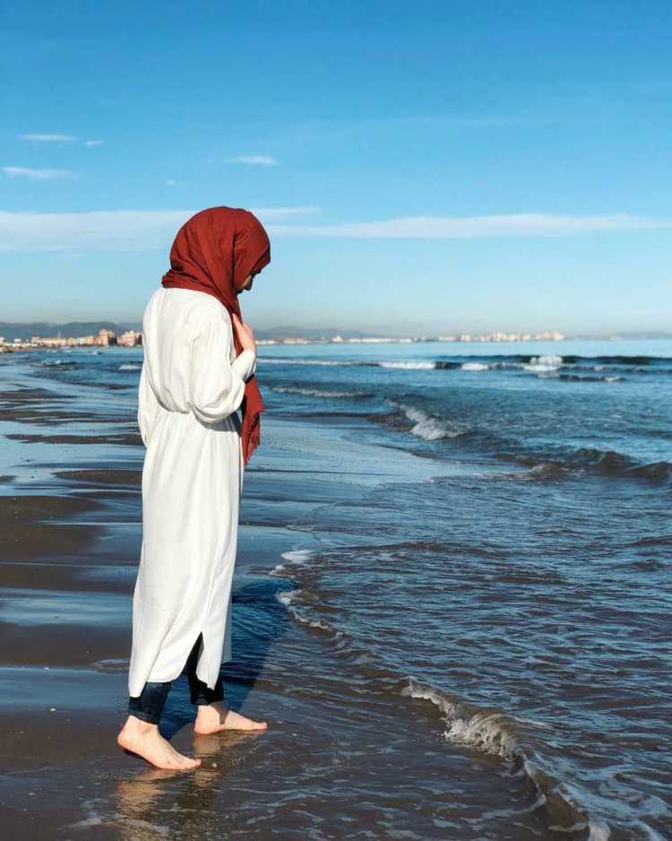Мусульманка на море