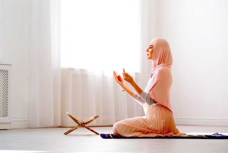 Мусульманка молится