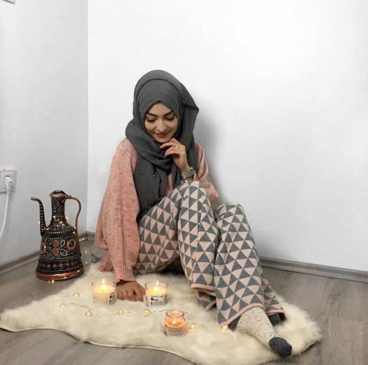 Мусульманка сидит