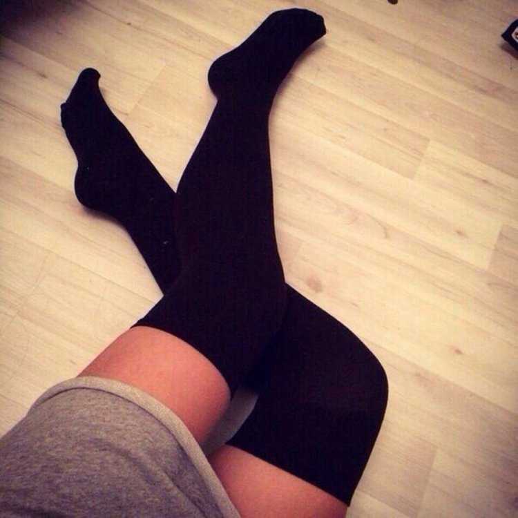 Ножки девушек в гольфах