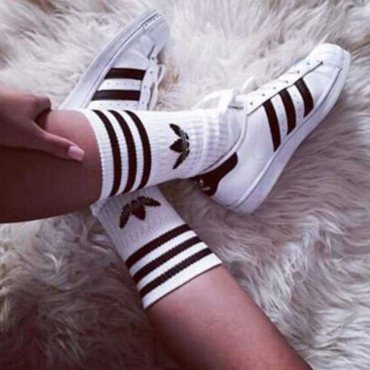 Носки адидас на девушках