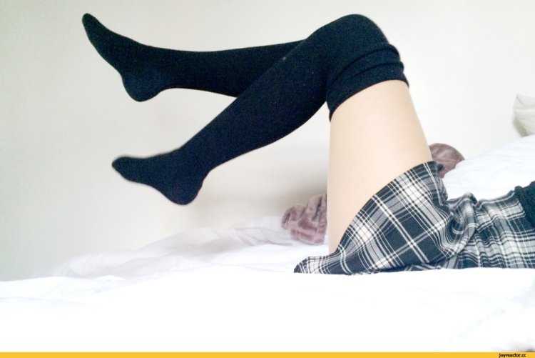 Ножки в гольфах